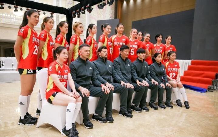 企鹅女排，现场直播的激情与魅力