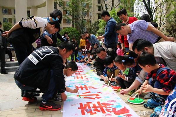 大手牵小手，共舞的温馨瞬间——完整版舞蹈视频赏析