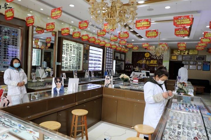直通车眼镜店，时尚与便捷的完美结合