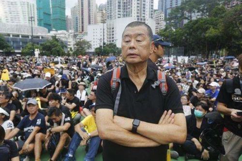 占中艺人的艺术与政治，一场错位的表演占中艺员