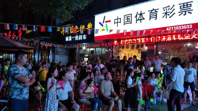 香港6合开彩直播现场揭秘与规则解析—一场视觉盛宴的背后逻辑香港6合开彩开奖直播现场规则图片